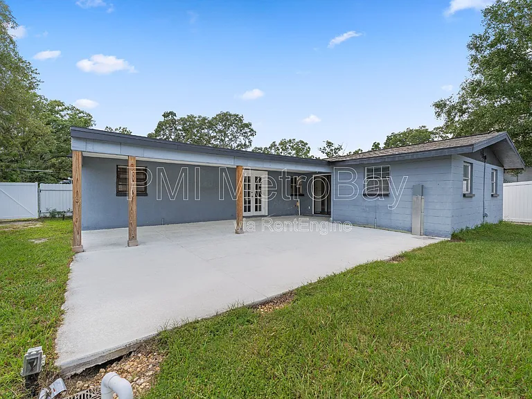 6121 N Falkenburg Rd — Photo 39