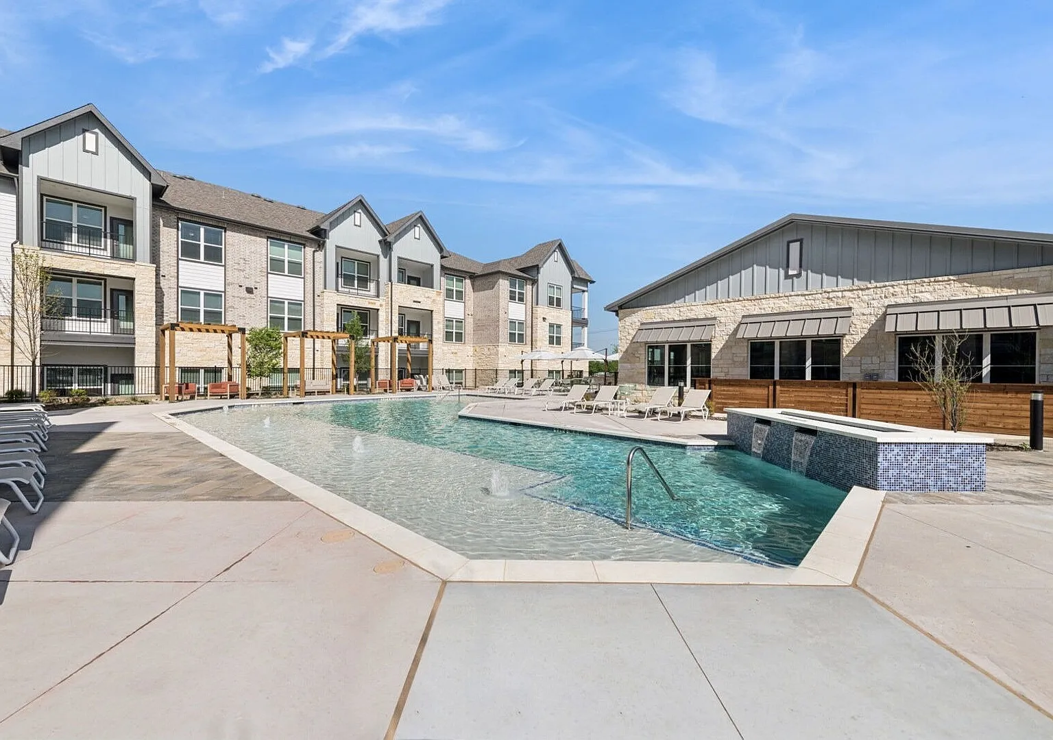 1 bed, 698 sqft, $1,288 — Photo 1