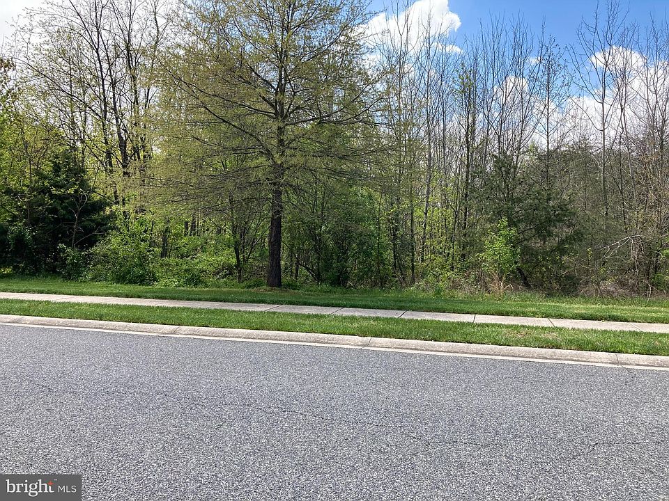 2nd image of Lake Forest Dr