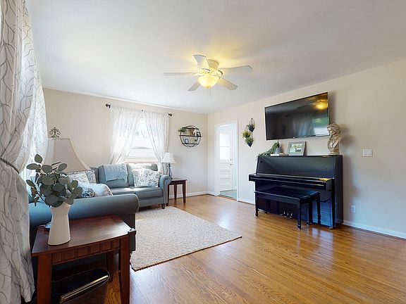 5th image of 1727 Deer Park Ave