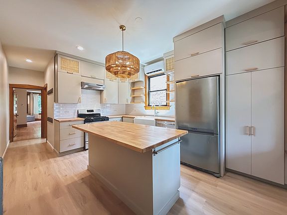 3rd image of 2036 N Sawyer Ave #2