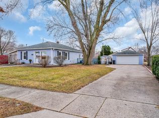 317 W Roberta Ave, Waukesha, WI 53186