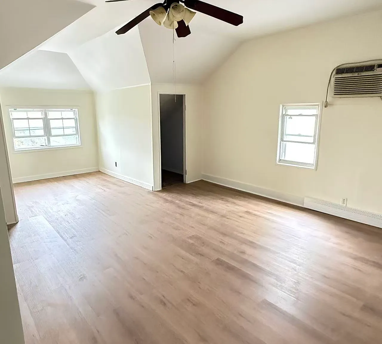 2 bed, 950 sqft, $2,500 — Photo 4