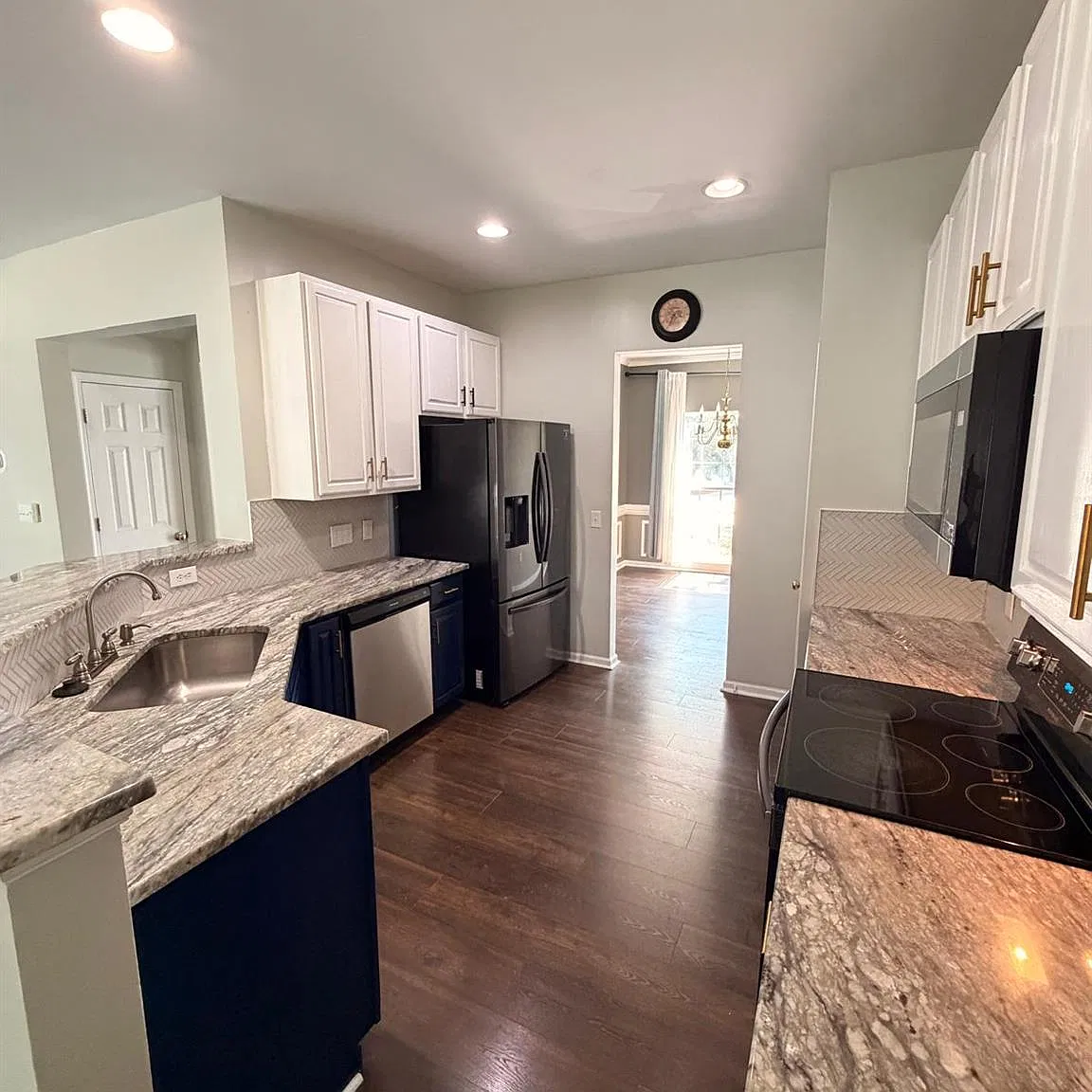 5 bed, 3.0 bath, $2,300 — Photo 3