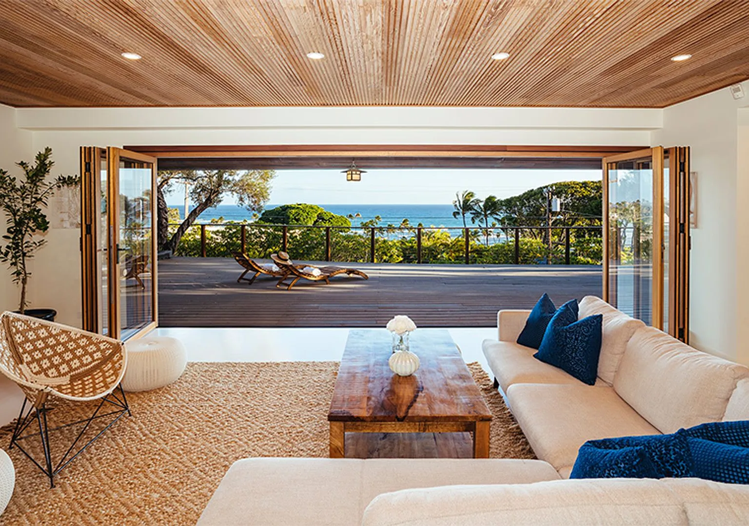 Diamond Head Tranquility: 4BR/4BA Home with Ocean Views & Private Courtyards — Photo 1