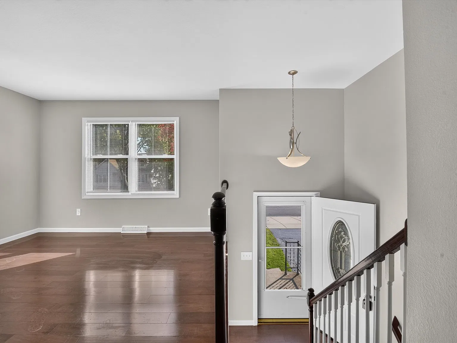 3 bed, 1.5 bath, 1584 sqft, $2,300 — Photo 3