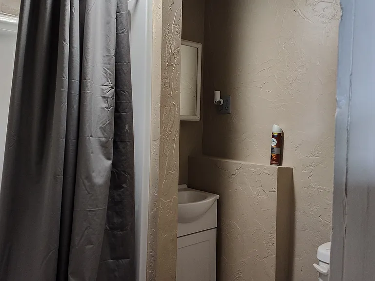 323 S West St — Photo 7