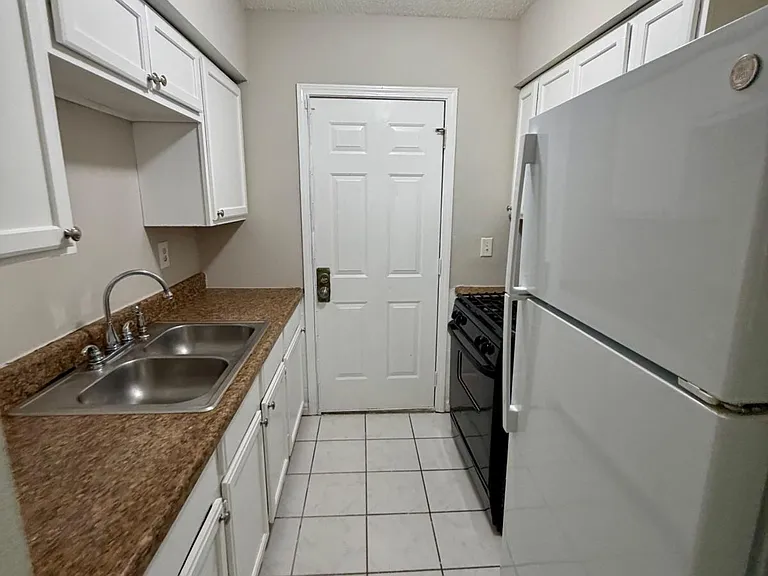 230 Rosser St SW #A — Photo 8