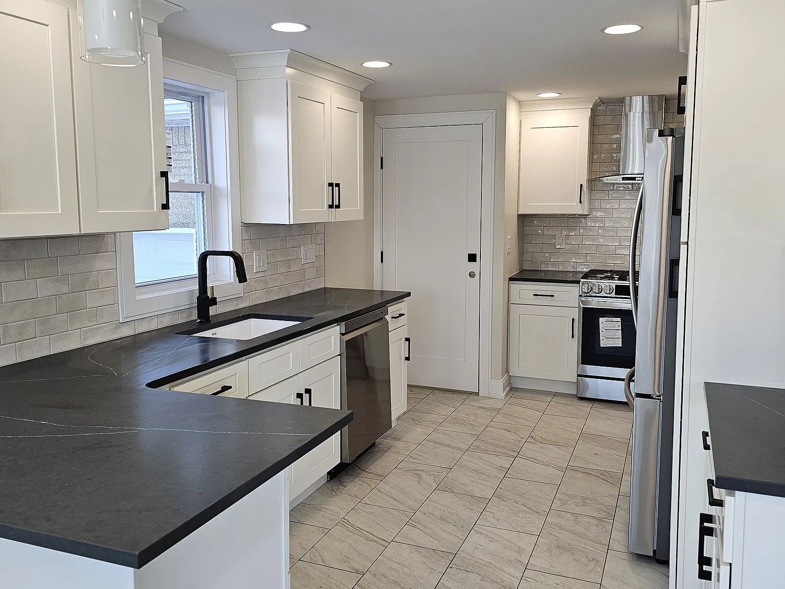 3 bed, 1257 sqft, $2,850 — Photo 3