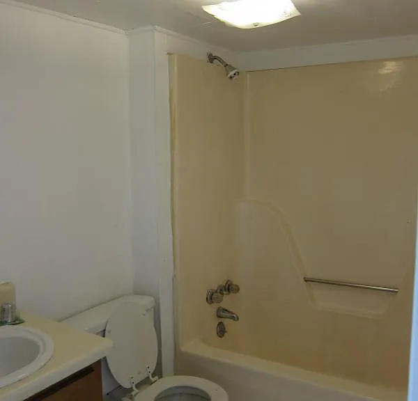 372 Oliver St — Photo 9
