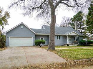 201 E 13th St, Wood River, NE 68883