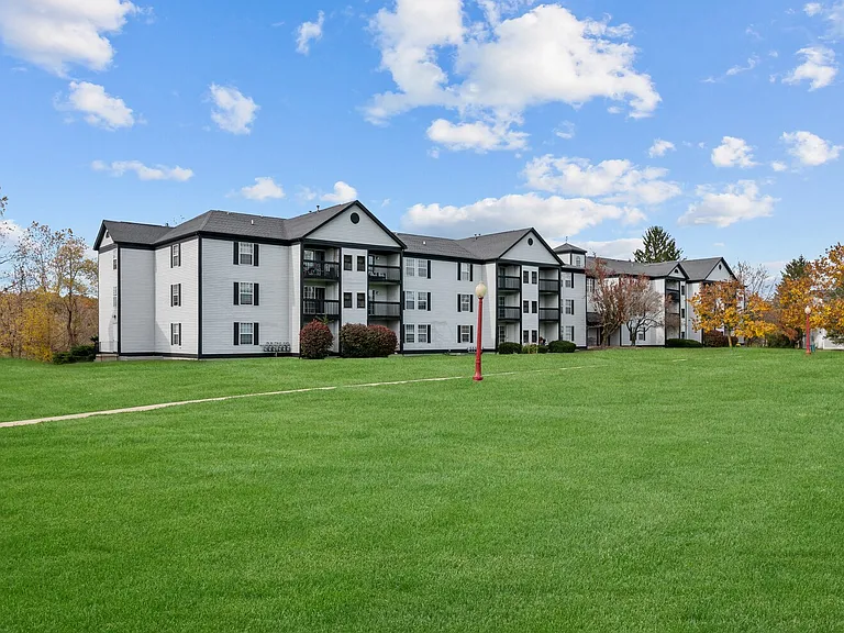 Fairfax Apartments - Lansing, MI — Photo 31