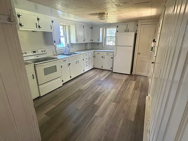21 W Main St — Photo 6