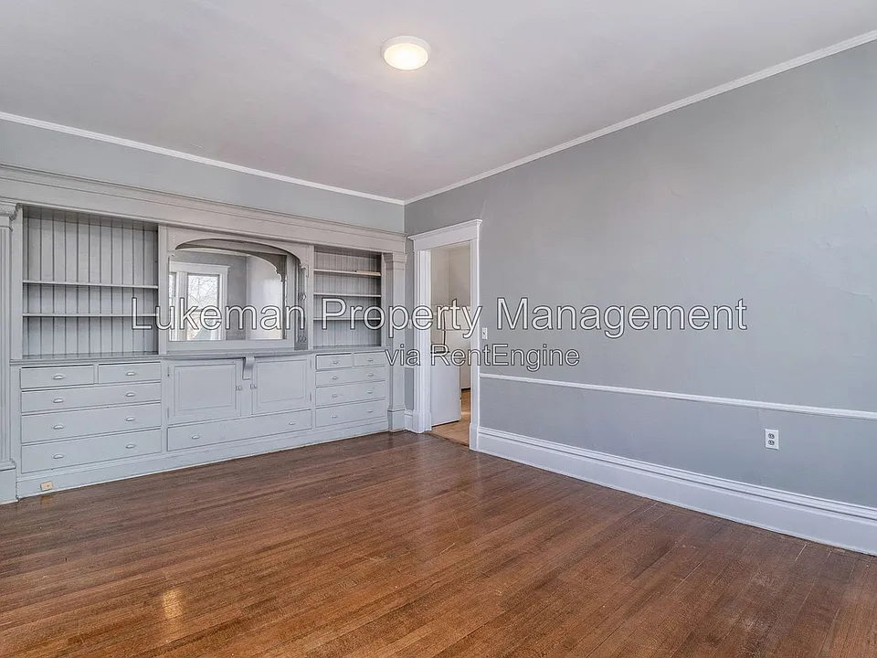 447 W Walnut St #8