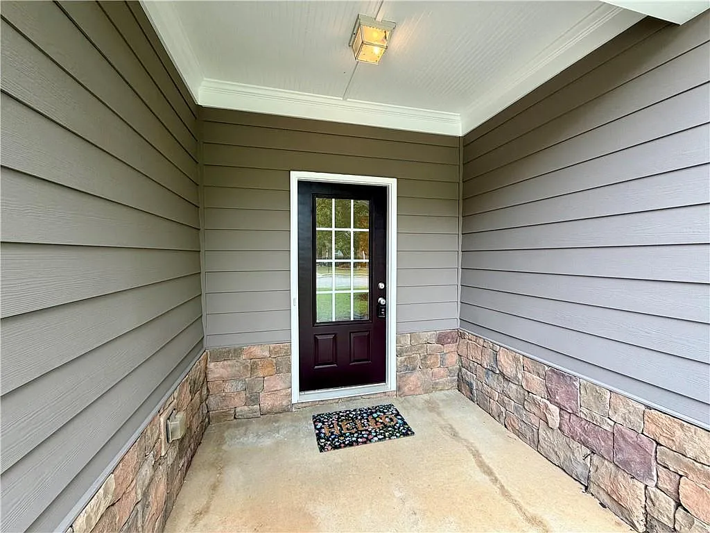 3 bed, 2.0 bath, 1425 sqft, $2,100 — Photo 2