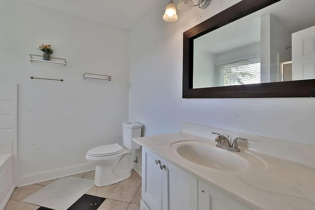 4 bed, 1629 sqft, $2,300 — Photo 4