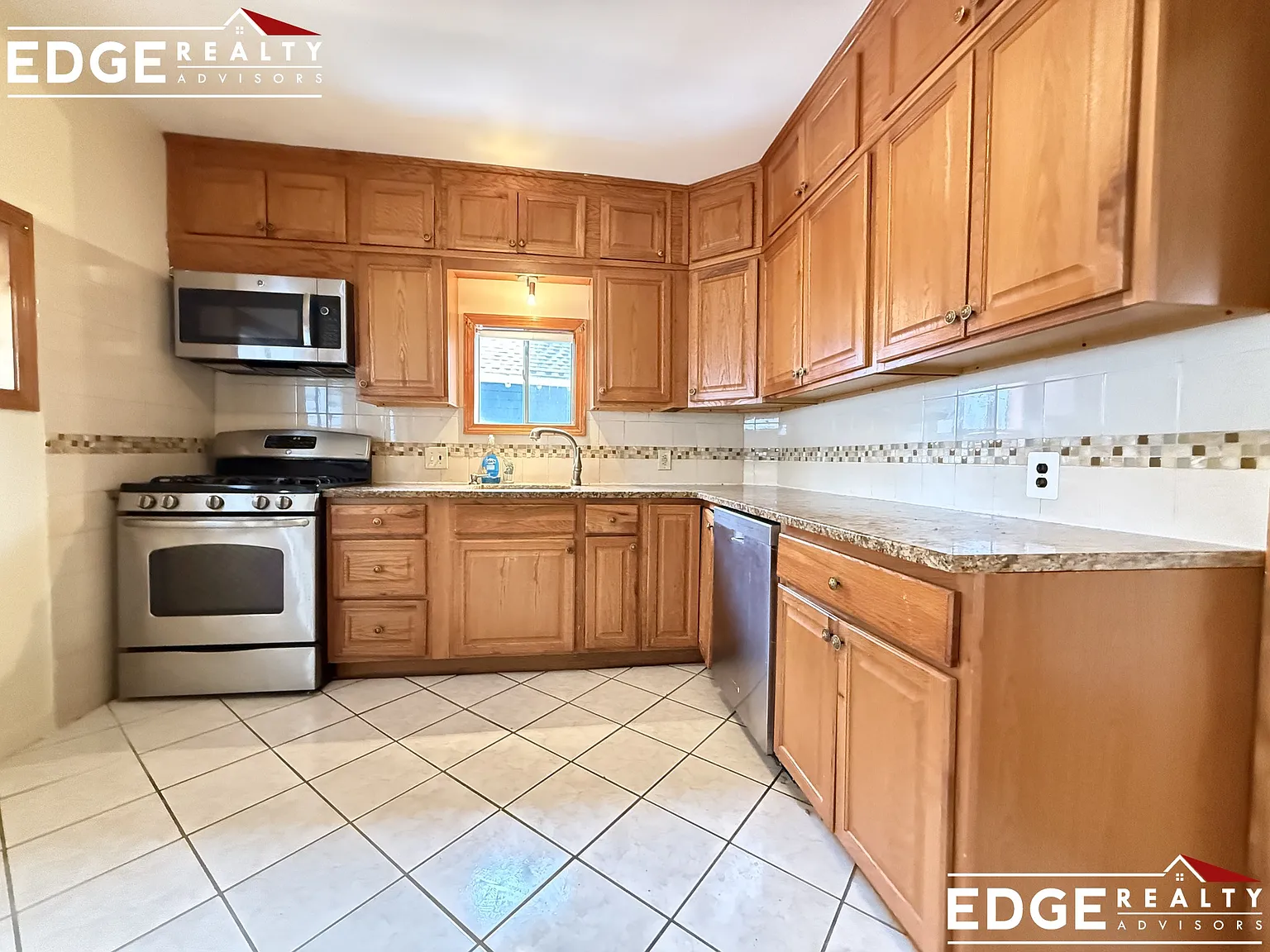 3 bed, 1250 sqft, $3,400 — Photo 1
