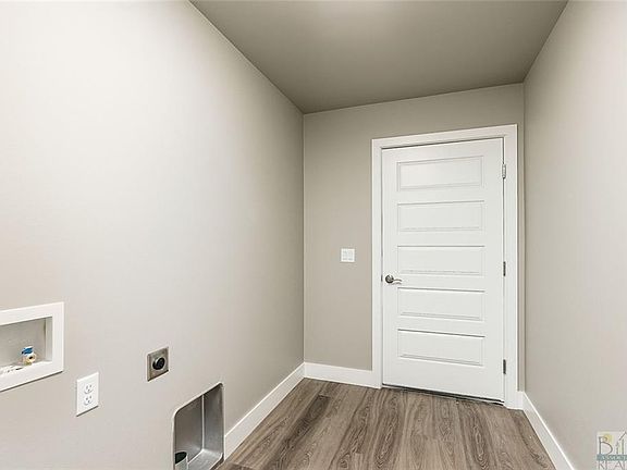 3rd image of 307 Viceroy St