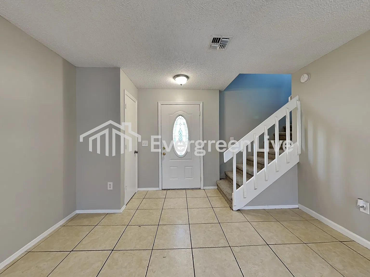 3 bed, 2.5 bath, 1320 sqft, $1,795 — Photo 2