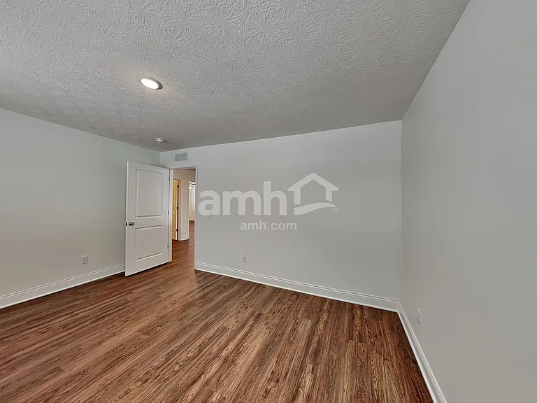 886 Castor Dr — Photo 17