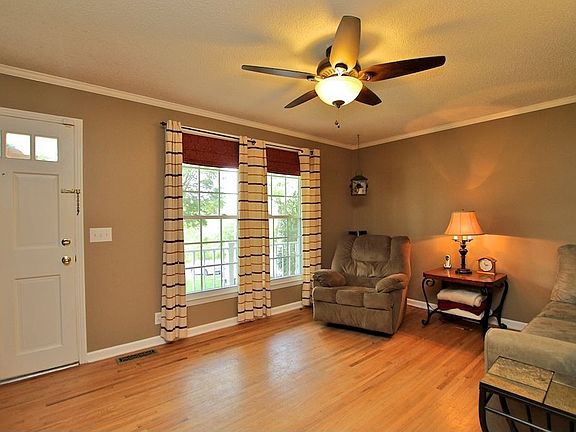 Lots of hardwood, tile but no carpet