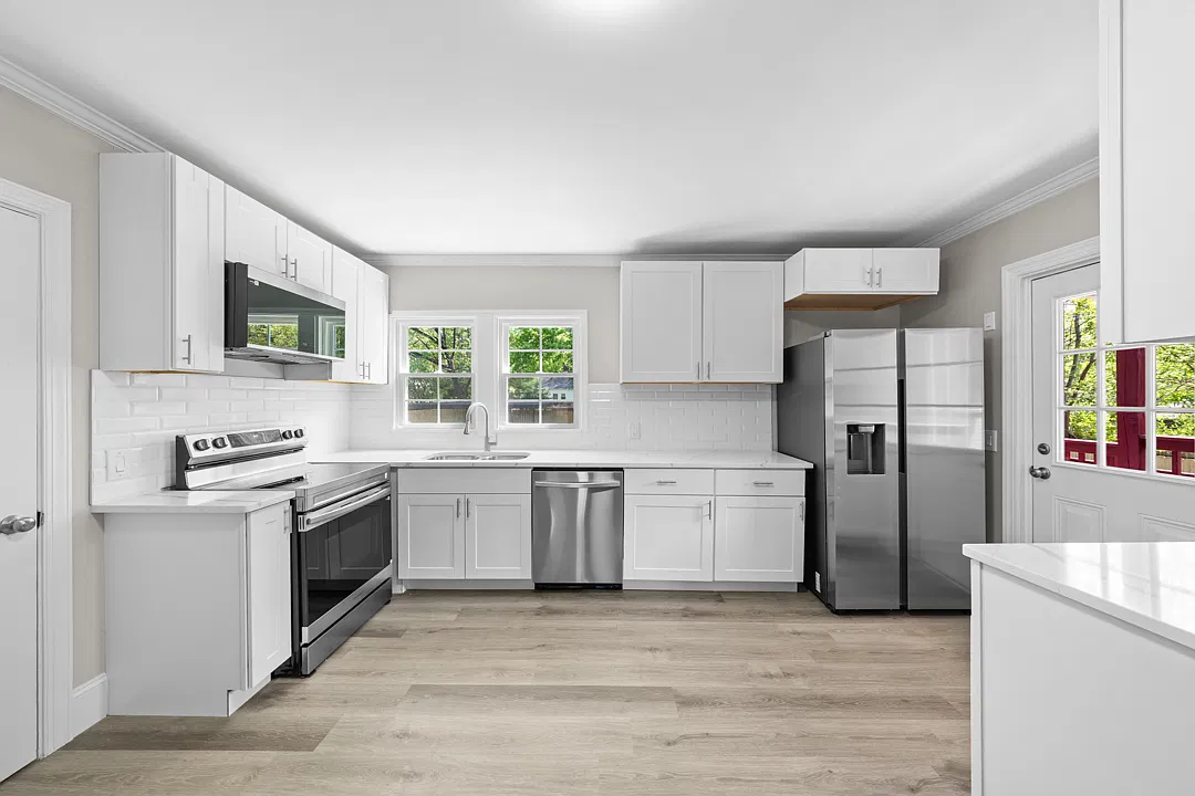 4 bed, 2604 sqft, $3,595 — Photo 3