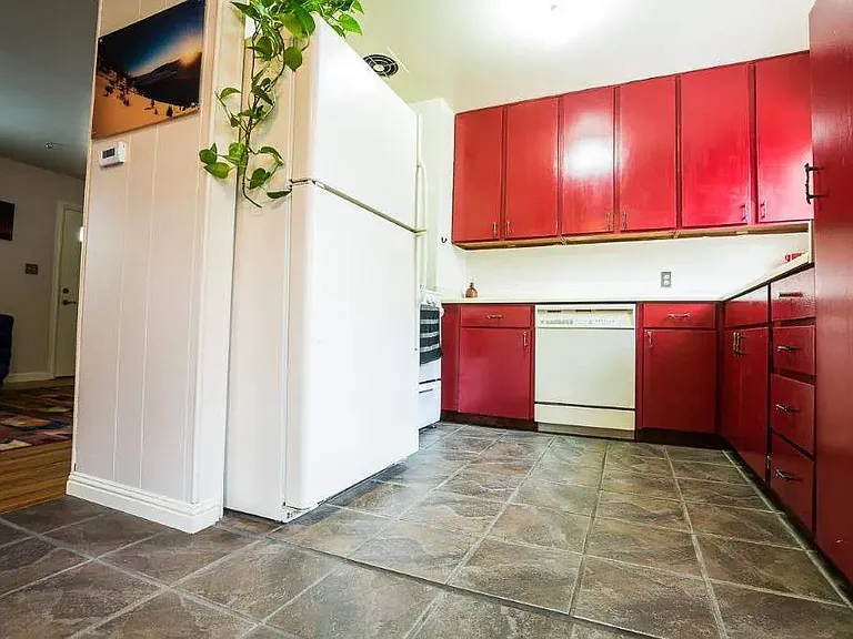 1266 Wesley Dr — Photo 2