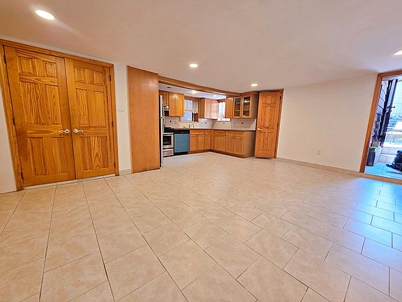 4th image of 335 Leonard St #1A