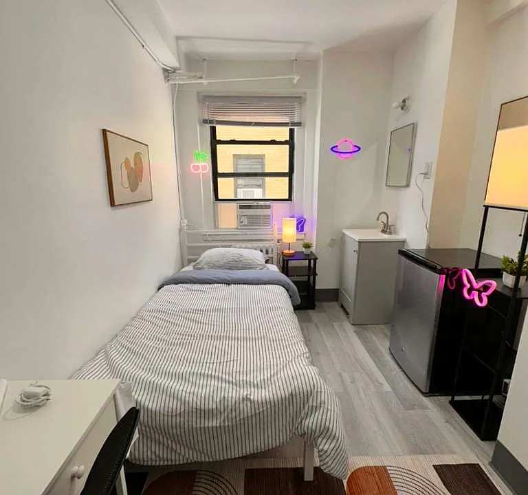 117 W 70th St