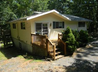 215 Waterview Dr, Hawley, PA