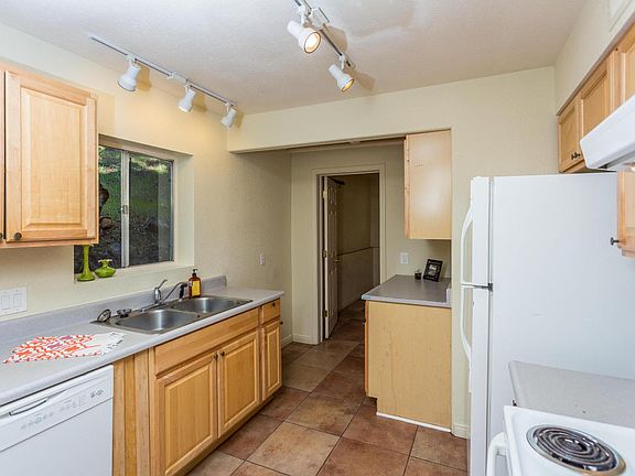 4th image of 1056 Lucerne Dr