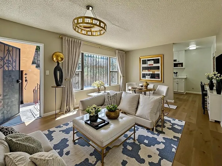 533 W. 75th Street — Photo 2