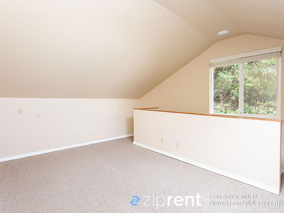 2nd image of 679 Magnolia Ave #Cottage