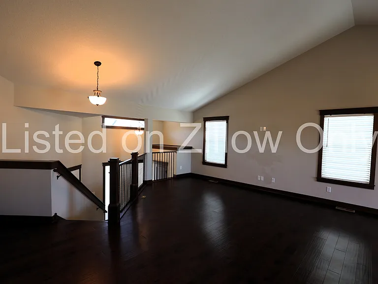 6758 Redwood Ave — Photo 8