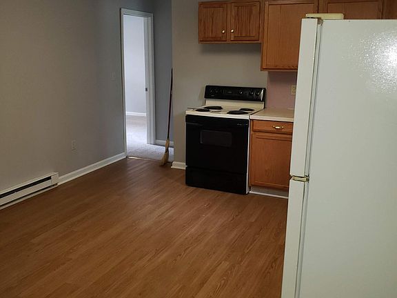 3rd image of 420 N Earl St #2