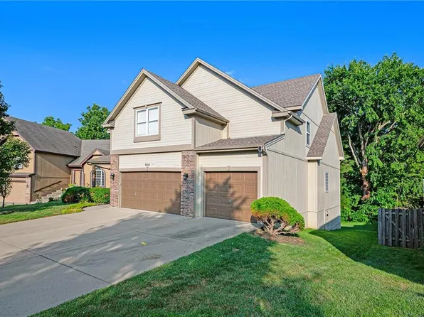 9016 N Kansas Ct, Kansas City, MO 64156