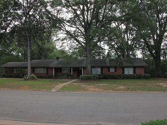 3rd image of 920 Millard Dr
