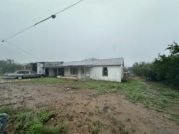 105 Avenue J, Ozona, TX 76943