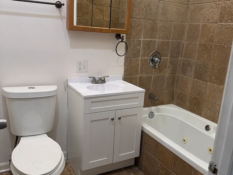 2457 W Adams St #2 — Photo 9