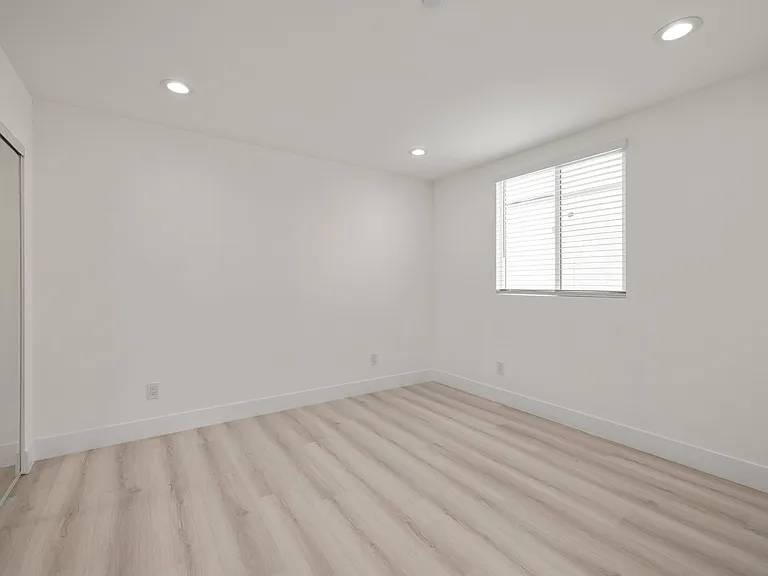 637 N Kingsley Dr #1/2 — Photo 10