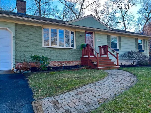 15 Charles St, Barrington, RI 02806