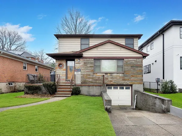 169-10 73rd Ave, Fresh Meadows, NY 11366