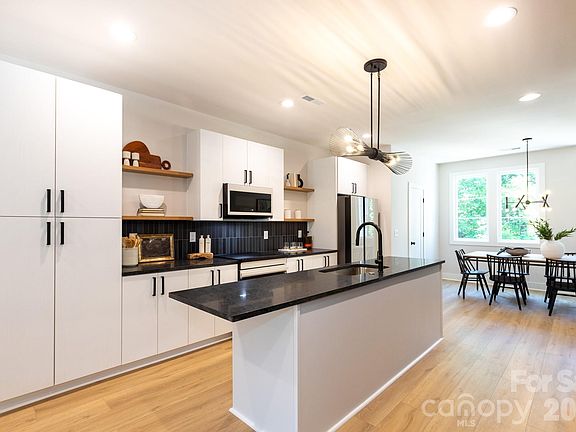 5th image of 1308 Carolyn Dr