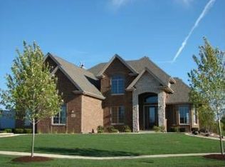 11049 Riverside Dr, Frankfort, IL 60423