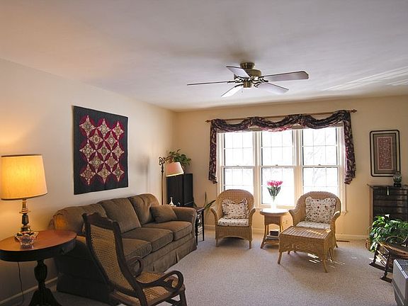 2nd image of 10 Clover Hill Dr