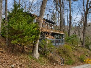 2372 Locust Grove Rd, Hendersonville, NC 28792