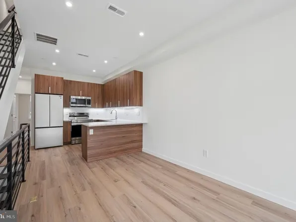 2209 N Franklin St, Philadelphia, PA 19133