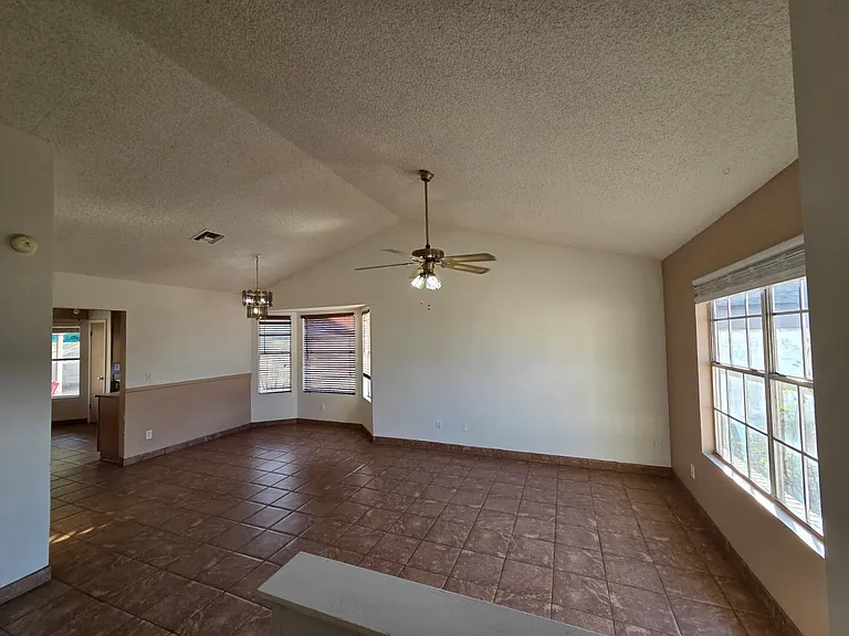 7009 W Brown St — Photo 2