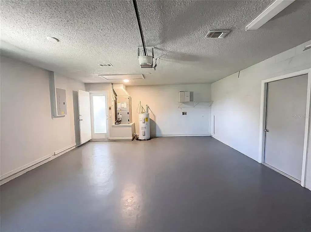 3 bed, 1599 sqft, $2,516 — Photo 4