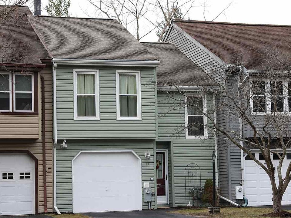 1st image of 15 Lexington Dr